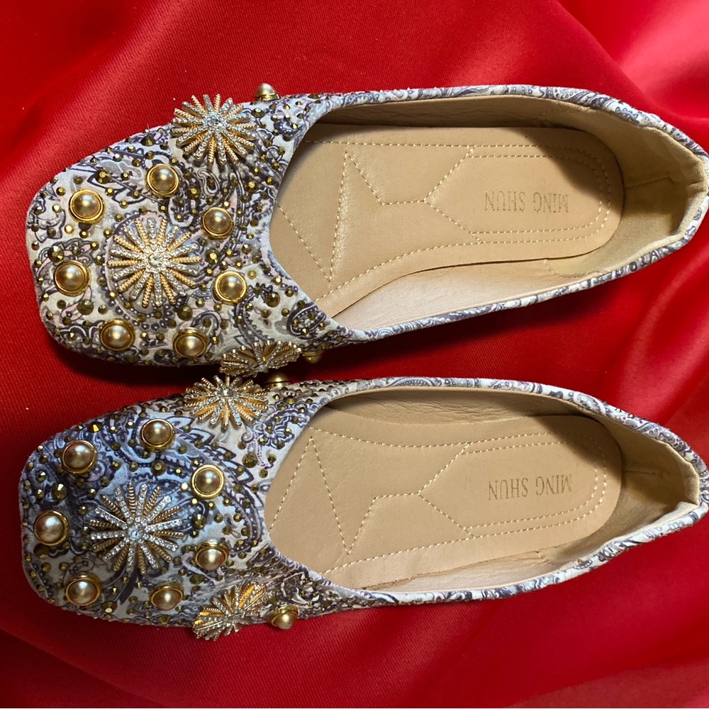 Elegant Embellished Women's Flats - Picture 2 of 4